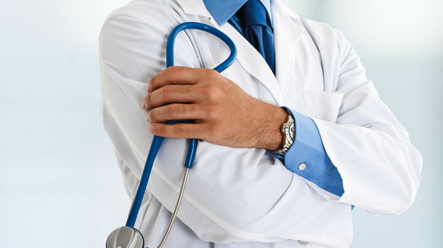 تعرب المجمعات الطبيه بالمملكه السعوديه عن حاجتها لمختلف التخصصات الطبيه 
