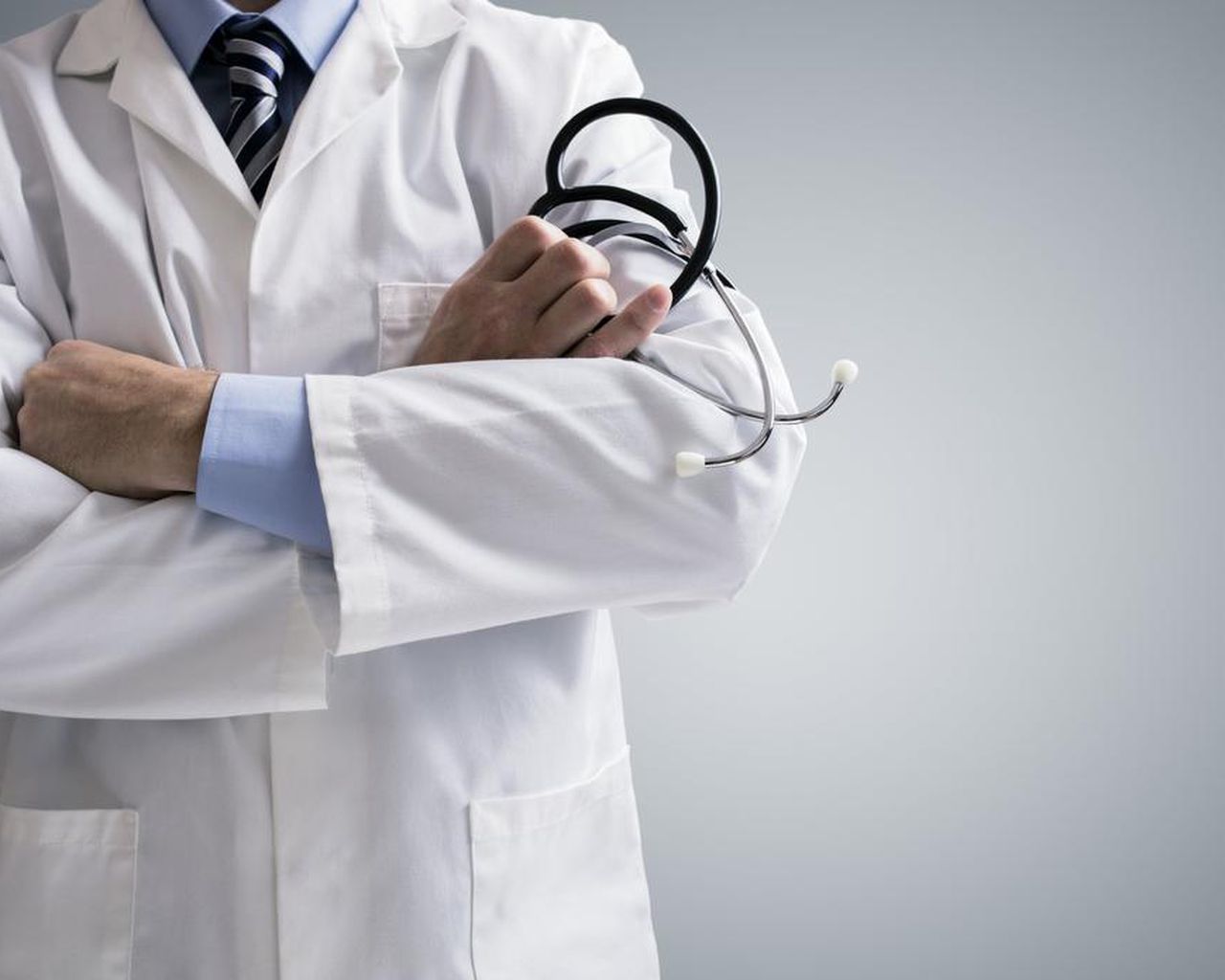  فرصه عمل  للاطباء بكافه التخصصات المختلفه بالمملكه العربيه السعوديه بالمجمعات الطبيه المختلفه 