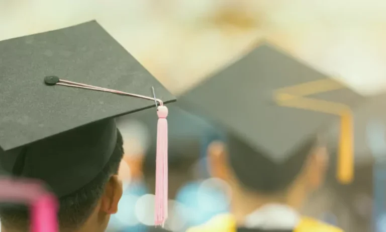 نصائح للحصول على منح دراسية خارج بلدك: استراتيجيات للمنافسة الدولية